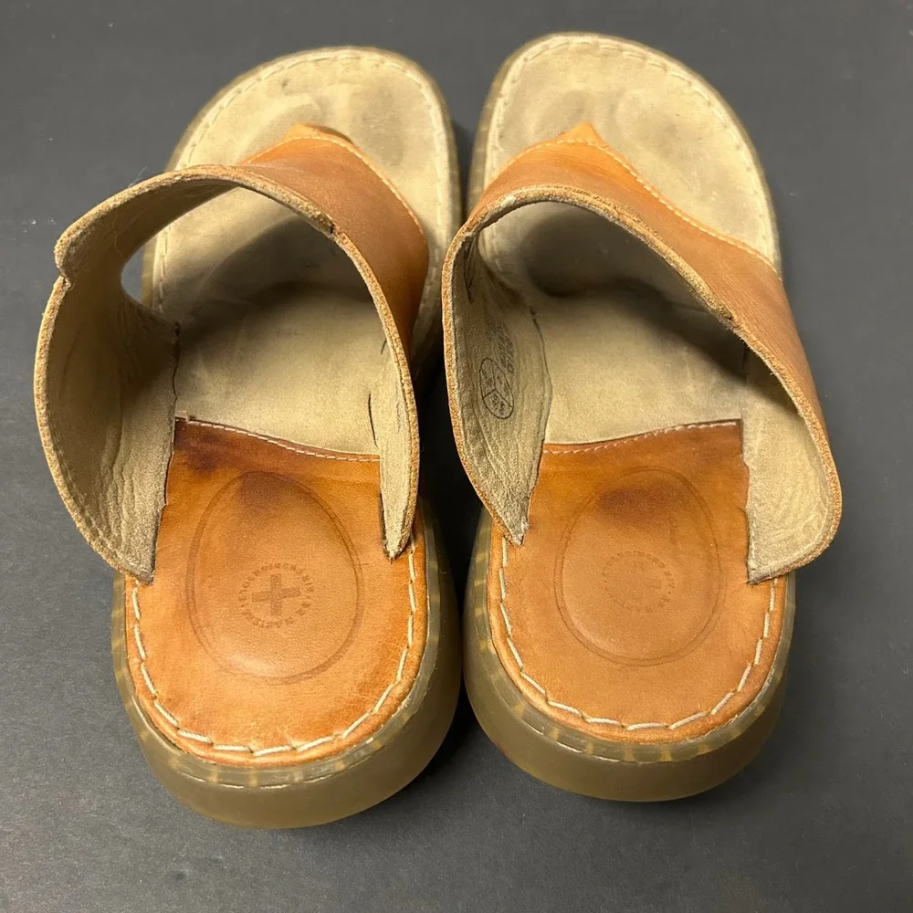 Dr. Martens 8B03 Thong Sandals Womens 7 Tan Leather Good AirWair Slides
